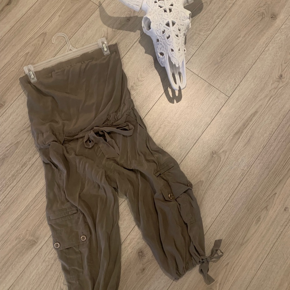 Cute beige/brown romper! Capri or jogger type of fit on the legs